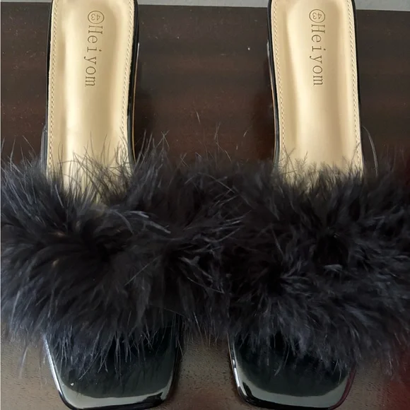 Brand new in box fuzzy low heel sandal - Picture 4 of 6